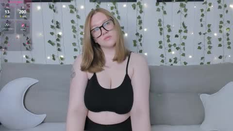 Snapshot of victoria_pum_ chatting on November 1, 11:23 am Jessie online show from November 1, 11:23 am