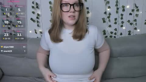 Snapshot of victoria_pum_ chatting on November 2, 11:45 am Jessie online show from November 2, 11:45 am