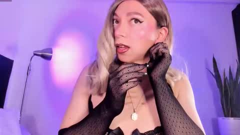 D A N I online show from November 24, 1:05 am