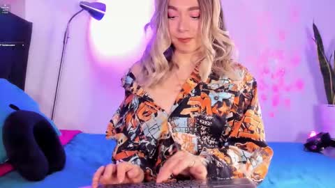 D A N I online show from December 4, 12:09 am