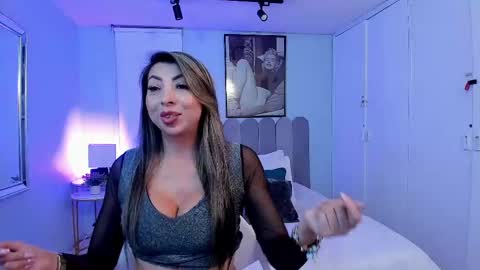 Snapshot of victoria_romanee chatting on March 4, 4:49 am Monica online show from March 4, 4:49 am