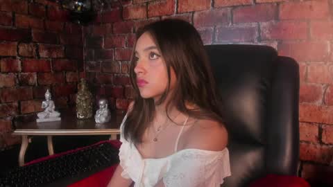Snapshot of victoriaa2_doll chatting on April 10, 11:15 am victoriaa2_doll online show from April 10, 11:15 am
