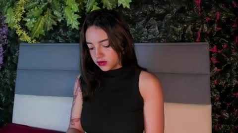 Snapshot of victoriaa2_doll chatting on April 15, 11:39 am victoriaa2_doll online show from April 15, 11:39 am