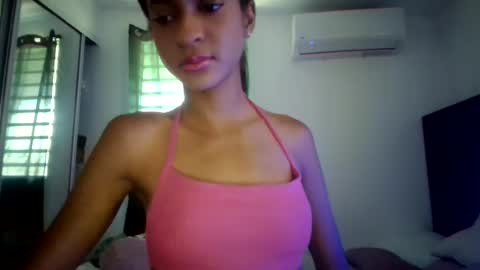 Snapshot of victoriaaa_xxx chatting on June 18, 4:44 pm Victoria xxx online show from June 18, 4:44 pm