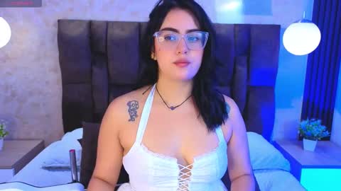 Snapshot of victoriaandrade chatting on March 8, 12:53 pm Victoria Andrade online show from March 8, 12:53 pm