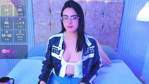 Snapshot of victoriaandrade chatting on March 21, 1:05 pm Victoria Andrade online show from March 21, 1:05 pm