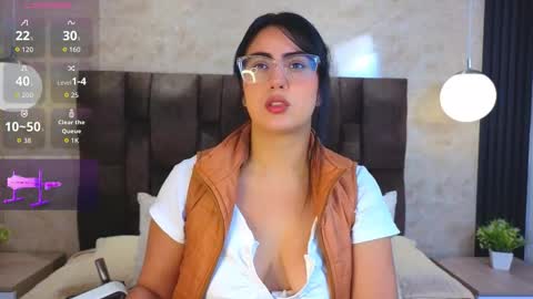 Snapshot of victoriaandrade chatting on March 22, 12:41 pm Victoria Andrade online show from March 22, 12:41 pm