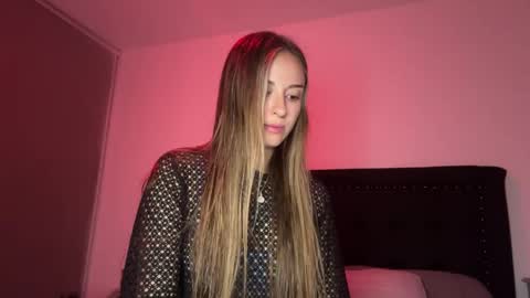 Snapshot of victoriababy43 chatting on March 8, 9:51 pm Victoriababy43 online show from March 8, 9:51 pm