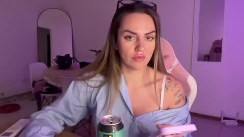 Snapshot of victoriababy43 chatting on March 17, 1:21 am Victoriababy43 online show from March 17, 1:21 am