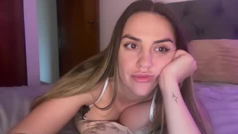 Snapshot of victoriababy43 chatting on April 3, 9:24 pm Victoriababy43 online show from April 3, 9:24 pm