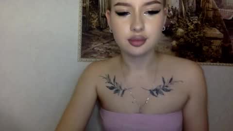 victoriacrystal_ online show from October 6, 6:49 pm