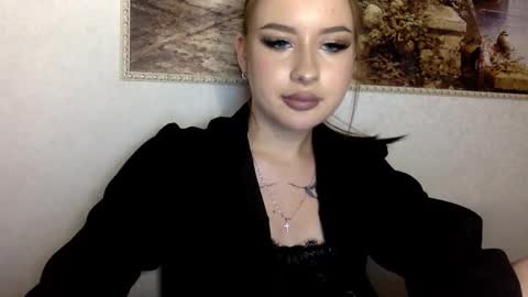 victoriacrystal_ online show from October 7, 7:44 pm