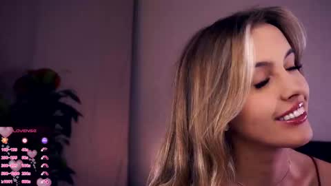 Snapshot of victoriadreamtt chatting on October 5, 7:23 pm Anasteisha  Day Helen  Night online show from October 5, 7:23 pm