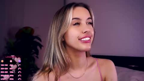 Snapshot of victoriadreamtt chatting on October 14, 7:47 pm Anasteisha  Day Helen  Night online show from October 14, 7:47 pm