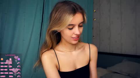 Snapshot of victoriadreamtt chatting on October 26, 7:42 pm Anasteisha  Day Helen  Night online show from October 26, 7:42 pm