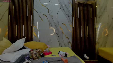 Victoria  online show from December 1, 8:36 pm