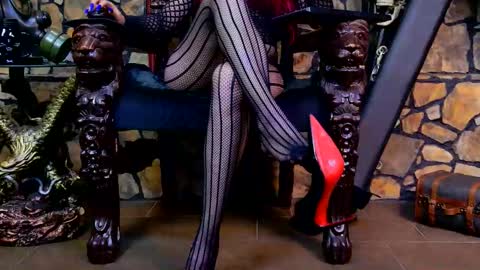 Snapshot of victoriaheller chatting on November 6, 6:36 am Victoria Heller online show from November 6, 6:36 am