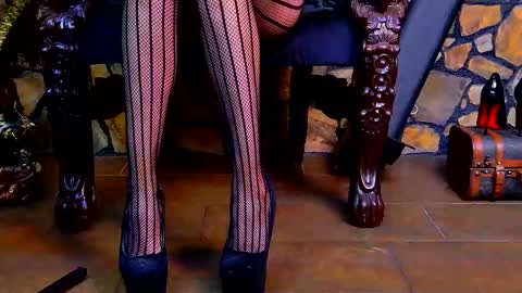 Snapshot of victoriaheller chatting on November 18, 4:39 am Victoria Heller online show from November 18, 4:39 am