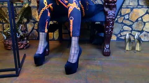 Snapshot of victoriaheller chatting on January 8, 5:43 am Victoria Heller online show from January 8, 5:43 am