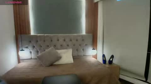 Snapshot of victorialuxee_ chatting on July 17, 12:12 pm V I C T O R I A online show from July 17, 12:12 pm