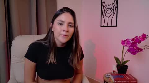 VictoriaNova online show from December 19, 8:27 pm