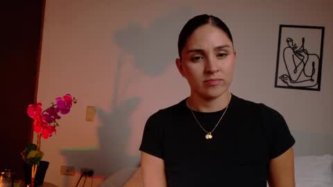 Snapshot of victorianova chatting on May 18, 6:03 pm VictoriaNova online show from May 18, 6:03 pm