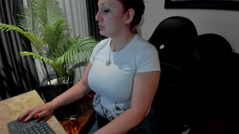 victoriapaker online show from May 2, 11:26 am