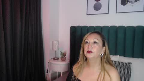 victoriaqueen_fg_ online show from September 22, 12:29 pm