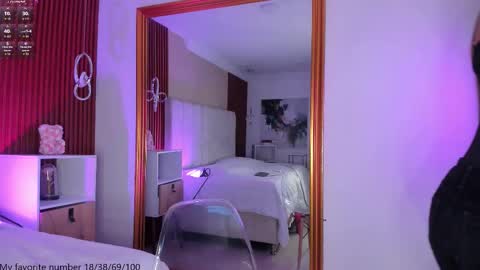 Snapshot of victoriaregia1 chatting on November 15, 11:29 am Maria Victoria online show from November 15, 11:29 am