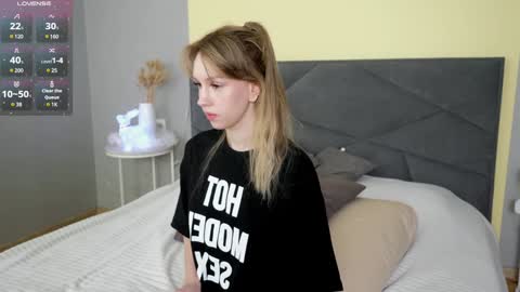 Snapshot of victoriathomsons chatting on December 18, 5:37 am V I C T O R I A online show from December 18, 5:37 am