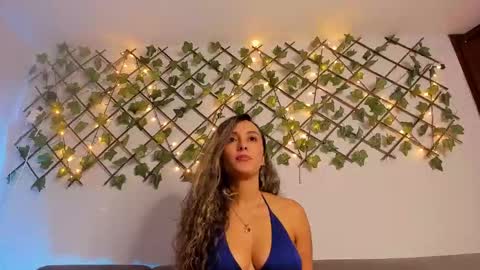 Snapshot of victoriia_rose_ chatting on January 12, 8:58 pm victoriia_rose_ online show from January 12, 8:58 pm