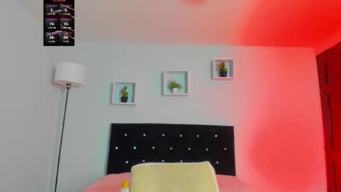 Snapshot of victoriia_rose_ chatting on April 25, 1:25 pm victoriia_rose_ online show from April 25, 1:25 pm