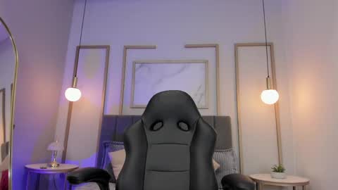 Snapshot of victoriia_vixen chatting on May 12, 11:46 pm Victoria Vixen online show from May 12, 11:46 pm