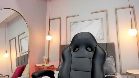Snapshot of victoriia_vixen chatting on May 20, 9:32 pm Victoria Vixen online show from May 20, 9:32 pm