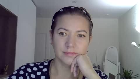 victorynika online show from December 19, 8:43 am