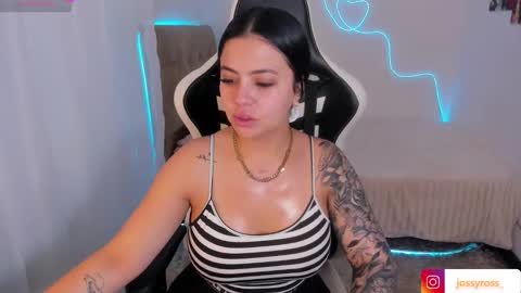 V  I C  T O R I A  online show from November 10, 7:02 pm