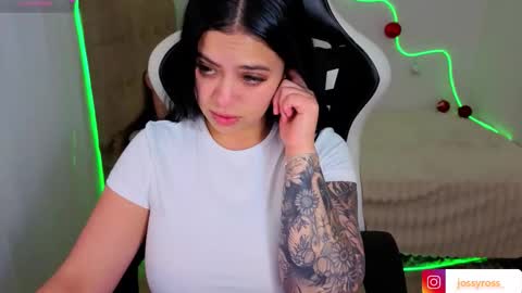 V  I C  T O R I A  online show from November 25, 7:14 pm