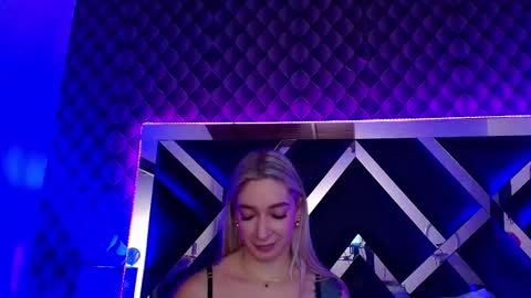 Snapshot of victtoria_lee chatting on October 4, 7:34 pm victtoria lee online show from October 4, 7:34 pm