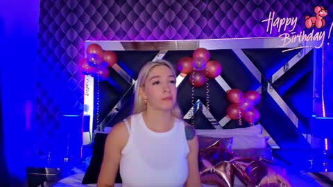 Snapshot of victtoria_lee chatting on October 7, 7:11 pm victtoria lee online show from October 7, 7:11 pm