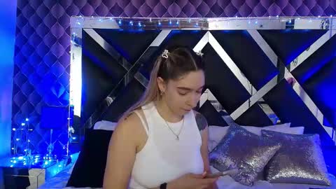 victtoria lee online show from January 5, 8:01 pm