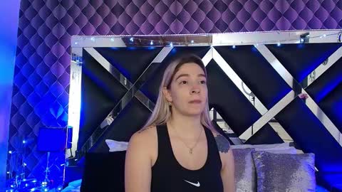 victtoria lee online show from January 17, 8:12 pm