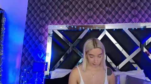 victtoria lee online show from March 3, 7:20 pm