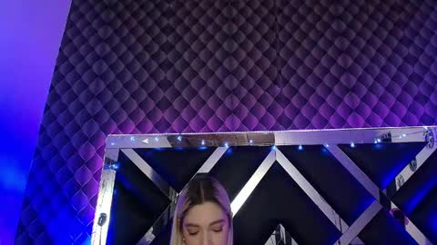 victtoria lee online show from May 9, 1:00 am