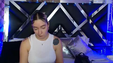 victtoria lee online show from May 11, 7:11 pm