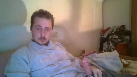Snapshot of vids1977 chatting on February 17, 1:47 am vids1977 online show from February 17, 1:47 am