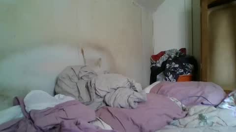 Snapshot of vids1977 chatting on February 17, 6:37 pm vids1977 online show from February 17, 6:37 pm
