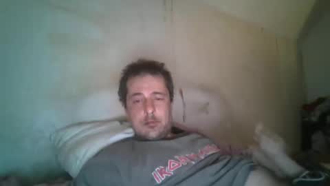 Snapshot of vids1977 chatting on March 8, 3:17 am vids1977 online show from March 8, 3:17 am