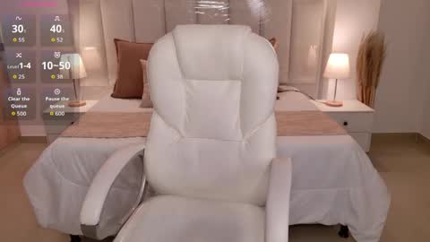 viictoria_joness online show from May 14, 1:34 am
