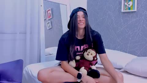 Snapshot of viictoriiasaenz chatting on January 19, 5:11 am viictoriiasaenz online show from January 19, 5:11 am