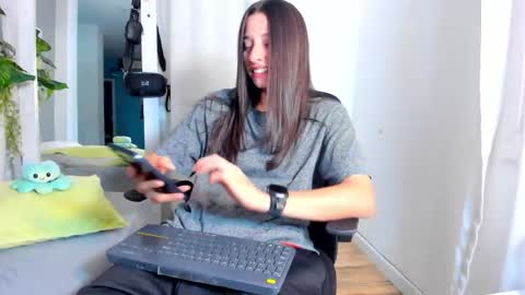 viictoriiasaenz online show from April 28, 5:12 am